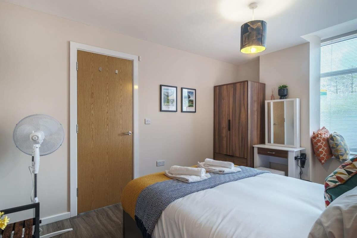 2 Bedroom Modern Apartment In Manchester Eksteriør billede